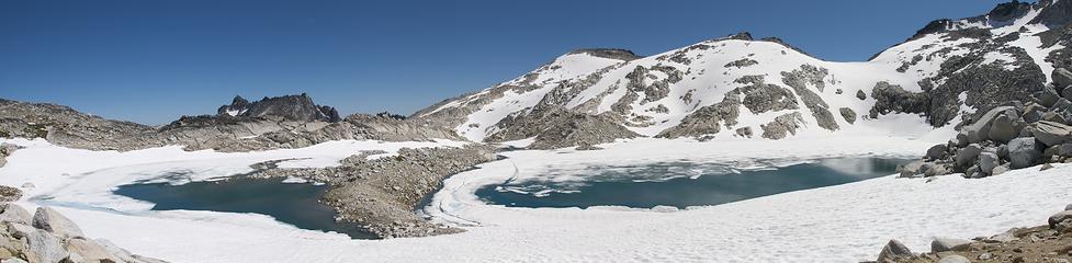 pano37 - brynhild lake & little annapurna