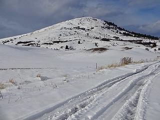 Some sunshine on the one-mile ski to the picnic area.