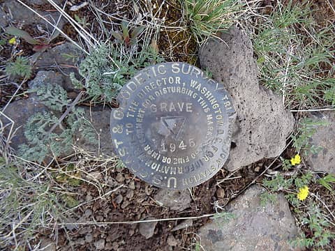 The map shows a gravesite below but I didn't check it out. Likely how this peak got its name.