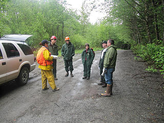 Pre hike meeting with USFS and SNOPUD staff