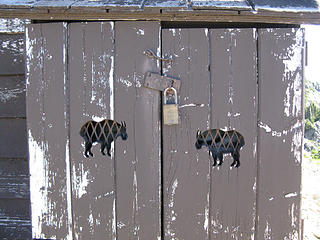 cute shed @ Tolmie Peak LO