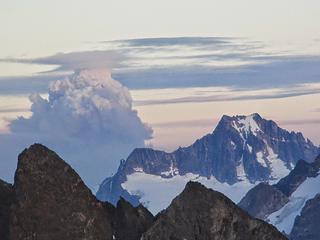 another plume was ballooning to the south behind Mt Buckner