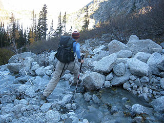 Dangerous crossing of the frozen stream