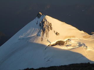 Sherman Peak, which has its [url=https://mbvrc.wordpress.com/2013/10/29/sherman-peak-icerock-debris-avalanche-plugs-sherman-craters-east-breach/]own history of avalanches[/url]