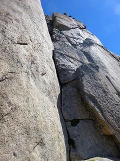 Short crack on 5th pitch after the leftward traverse (By Steph)