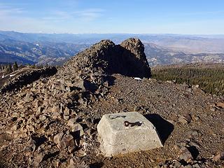 Footing from the lookout on the summit, 6876.'