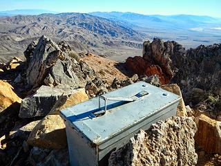 Corkscrew summit box
