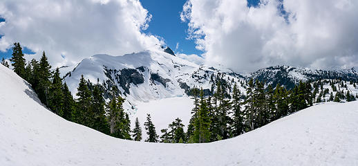 Snowking parting a sea of clouds