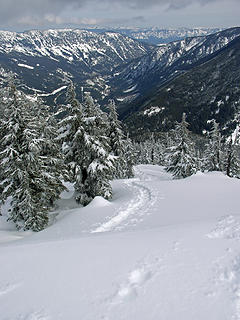 Looking back at summit tracks and Nason Ridge.