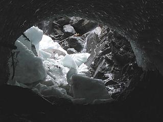 This is where I stopped, about 50 feet from the entrance. That's fresh ice, and more than just one fall, by the looks of it