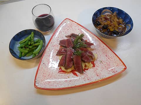 pan-fried beef tenderloin on roasted parsnip-garlic mash with snap peas and mango-ginger-cherry chutney 09/23/22