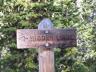 Trail marker from Virginia Lake to Hidden Lake