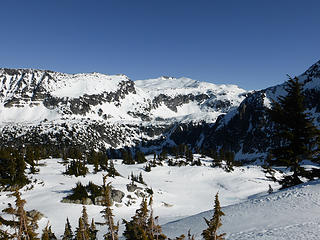 View on the La Bohn Lakes area and Mt. Hinman, with Foehn Lake in the foreground