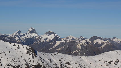 View west at many huge peaks in Fjordland