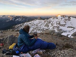 A friendlier bivy and calmer morning