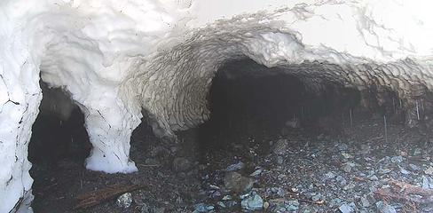 Snow cave 3 pan