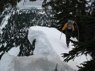 Hook-beaked cornice