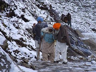 Sikh pilgrims on the Hem Kund trail