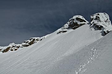 our descent from the gully (ski tracks to the left, 2 glissades right of those); ascent on right with traverse