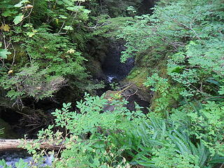 some neat waterfalls & rock cuts& pools alongside the upper reaches of the trail