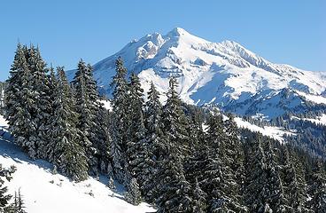 Glacier Peak Appears