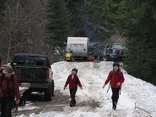 Negotiating the mid-road campsite about 1 mile below the Beverly Creek junction