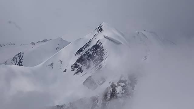 Yuhin Peak from Petrowski