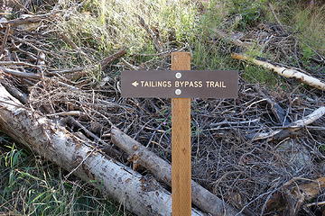 Take this trail - it leads you to the Copper Basin trail, which is correct. Do NOT take the Copper Creek trail! We did made that mistake at 4am, by headlamp, and it wasn't too much fun.